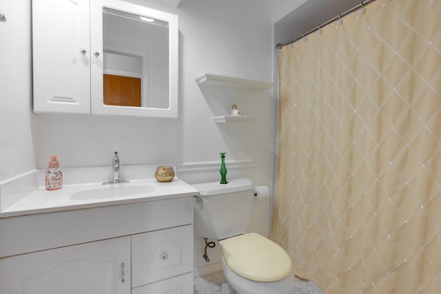 bathroom with toilet, vanity, and a shower with curtain