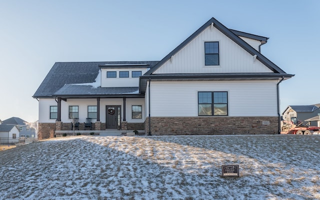 view of front of home featuring a porch