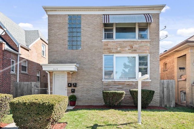 view of front facade with a front yard