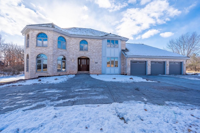 view of front facade featuring a garage