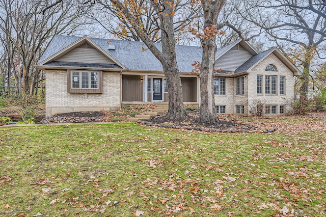 view of front facade with a front yard