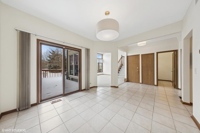 empty room featuring light tile patterned flooring