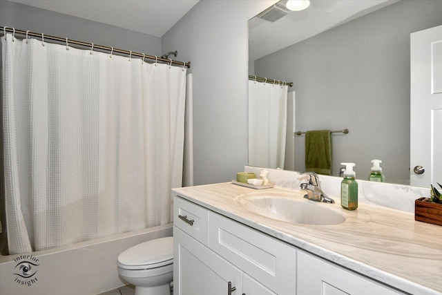 full bathroom featuring toilet, shower / tub combo with curtain, and vanity