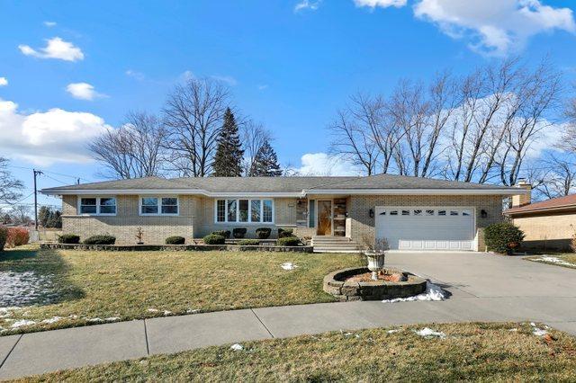 ranch-style home with a front yard and a garage