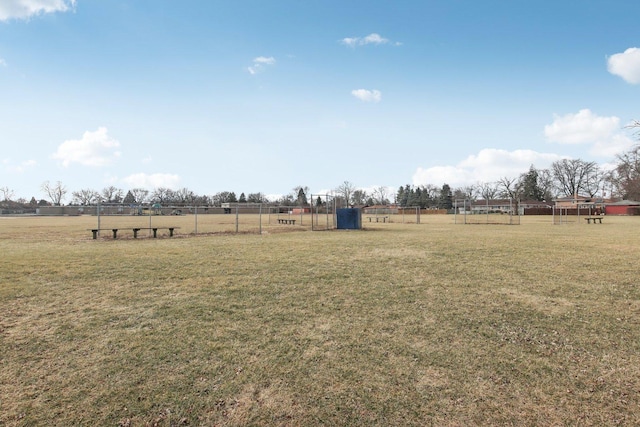 view of yard featuring a rural view