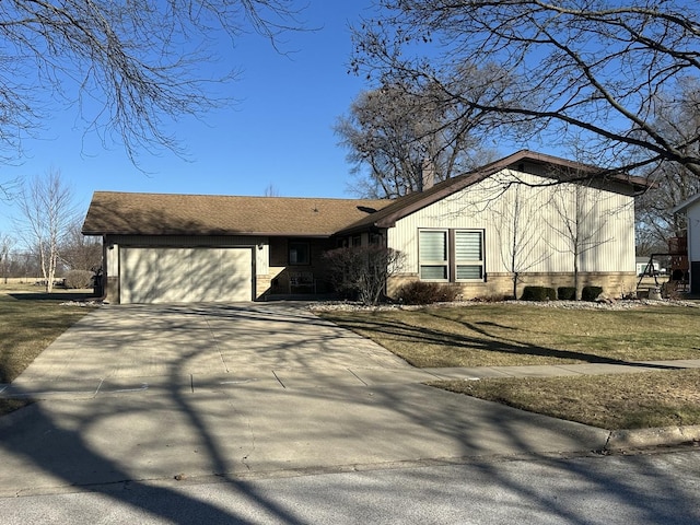 view of front of property featuring a front lawn and a garage