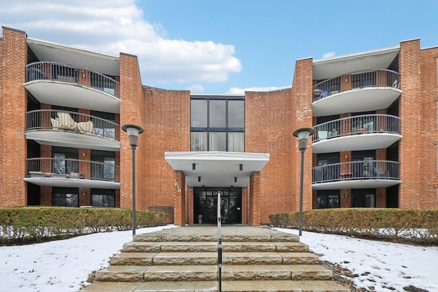 1615 E Central Rd Unit 121C, Arlington Heights IL, 60005, 3 bedrooms, 2 baths condo for sale