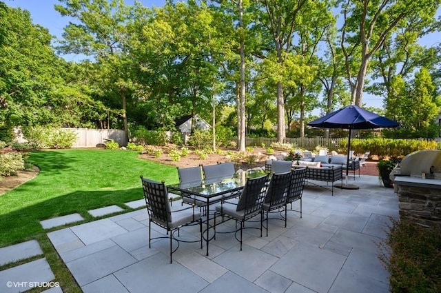 view of patio featuring an outdoor living space