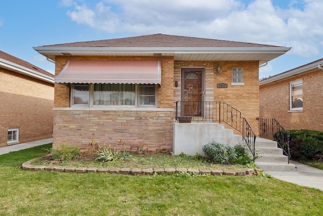 view of front of property with a front yard