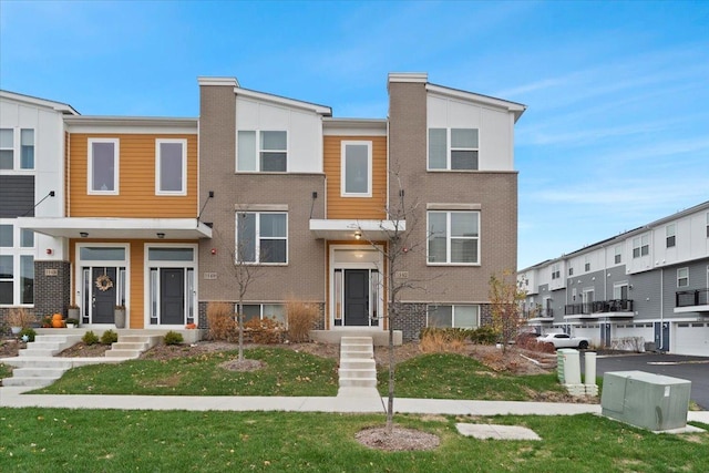 view of front of house with a front lawn