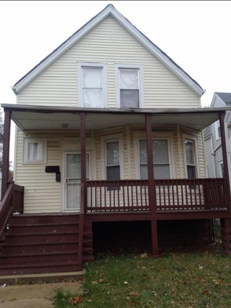 view of front facade with covered porch