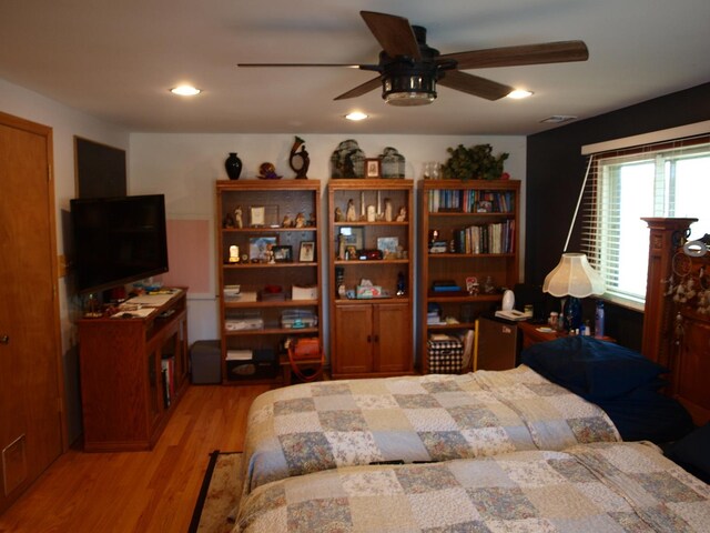 bedroom featuring light hardwood / wood-style floors and ceiling fan