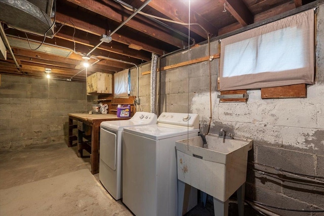 washroom with washer and clothes dryer