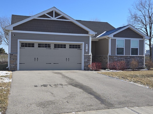 craftsman house featuring a garage