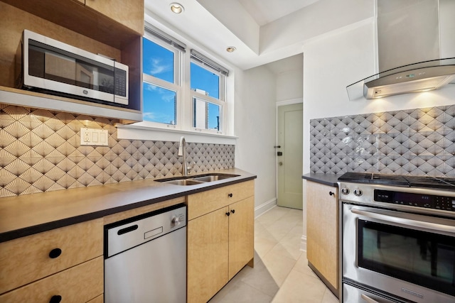 kitchen featuring sink, stainless steel appliances, decorative backsplash, and light tile patterned floors