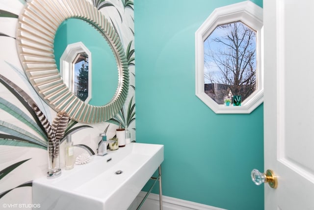 bathroom featuring sink