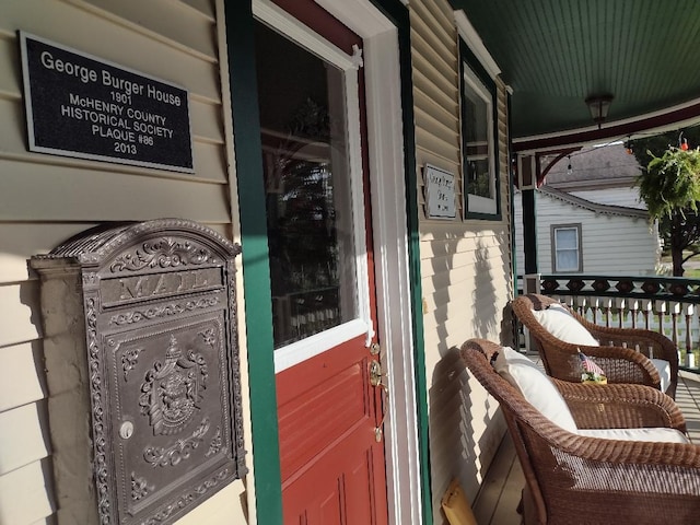 view of exterior entry featuring covered porch