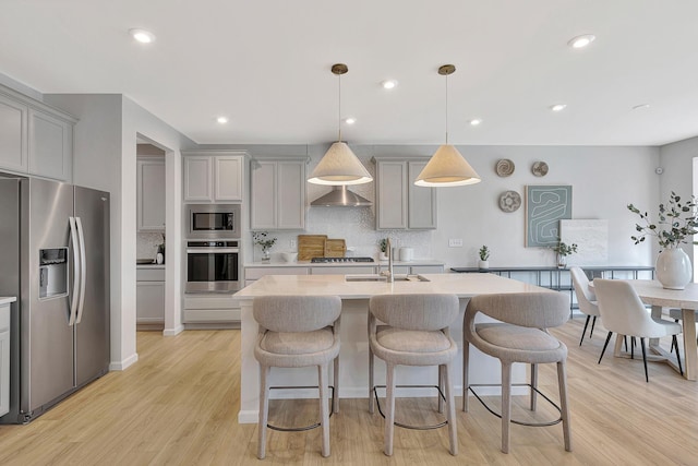 kitchen featuring sink, appliances with stainless steel finishes, gray cabinetry, and decorative backsplash