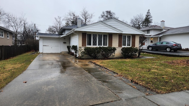 view of front of house featuring a front lawn and a garage