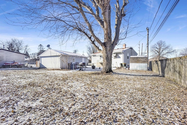 view of yard with a shed