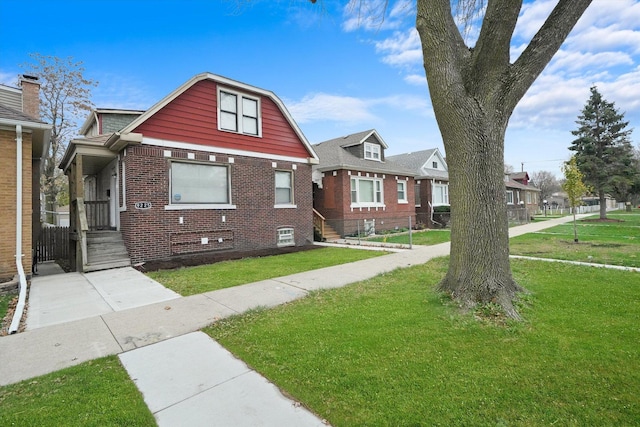 view of front of home featuring a front yard