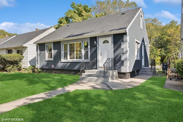 view of front of home featuring a front lawn