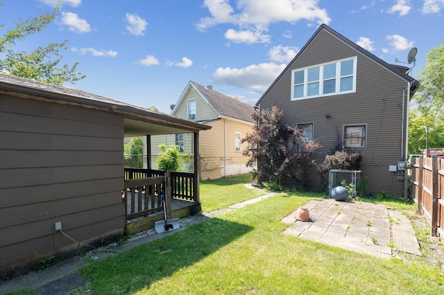 view of yard featuring a patio area