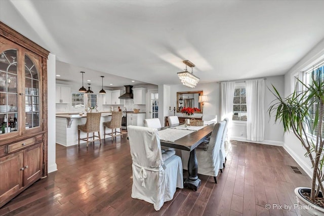 dining space with dark wood-type flooring, recessed lighting, visible vents, and baseboards