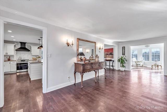 interior space featuring ornamental molding, dark wood finished floors, and baseboards