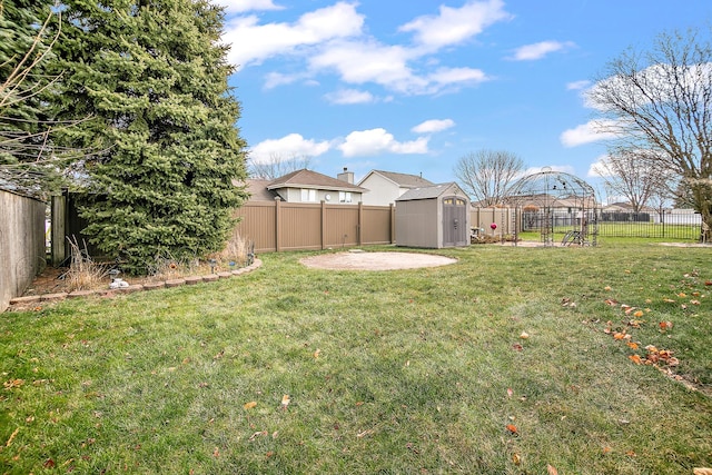 view of yard featuring a storage shed