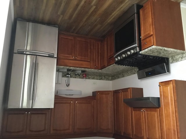 kitchen with stainless steel appliances, wooden ceiling, and decorative backsplash