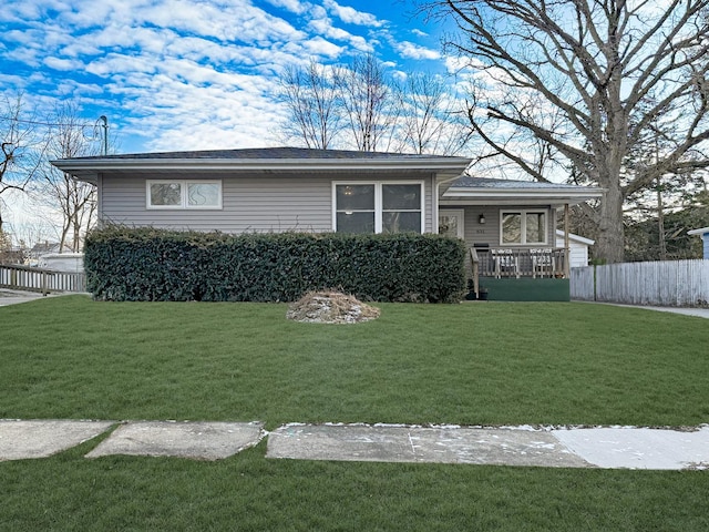 view of front facade with a front lawn