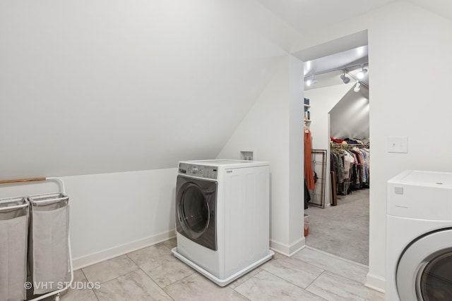 washroom featuring washing machine and clothes dryer