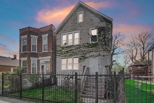 view of front of house featuring a yard