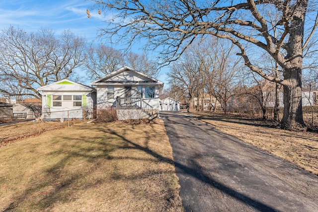 view of front of property with a front lawn