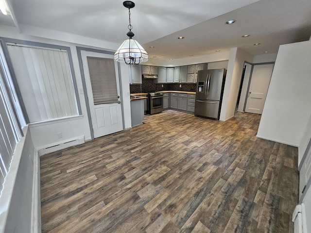 kitchen with hanging light fixtures, a baseboard radiator, backsplash, stainless steel appliances, and gray cabinets