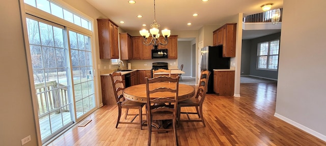 dining room featuring light hardwood / wood-style floors, a chandelier, and sink