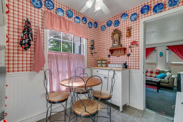 dining room with ceiling fan