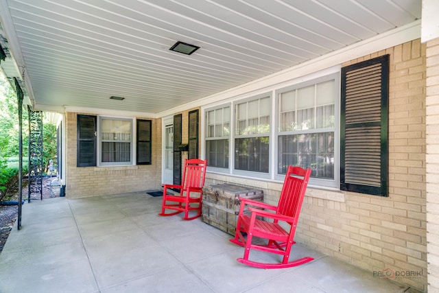 view of patio / terrace with covered porch