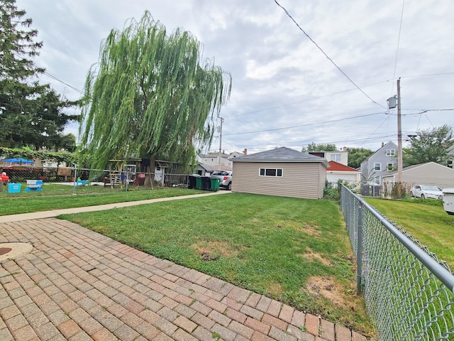 view of yard featuring a patio