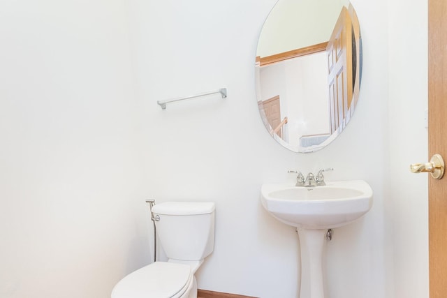 bathroom featuring toilet and sink