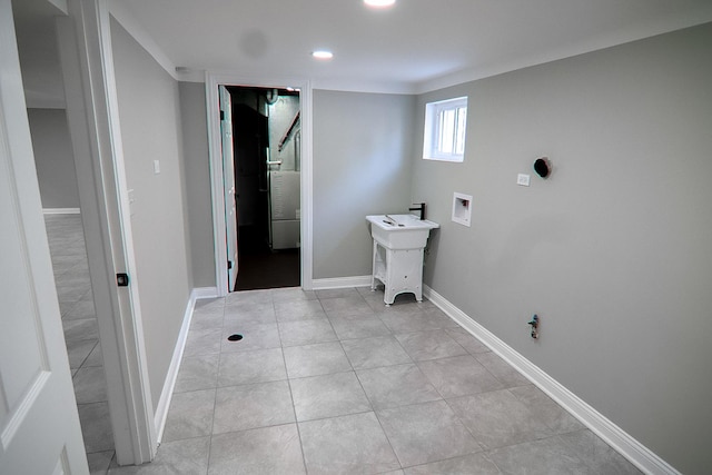 laundry room featuring hookup for a washing machine, light tile patterned floors, and gas dryer hookup