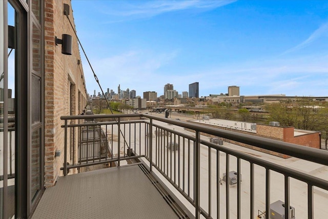 2545 S Dearborn St Unit 508, Chicago, IL 60616 - balcony with a view of skyline