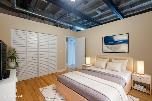 2545 S Dearborn St Unit 508, Chicago, IL 60616 - bedroom with wood finished floors, a closet, and baseboards