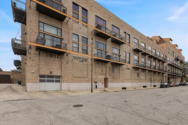 2545 S Dearborn St Unit 508, Chicago, IL 60616 - view of apartment building / complex with an attached garage