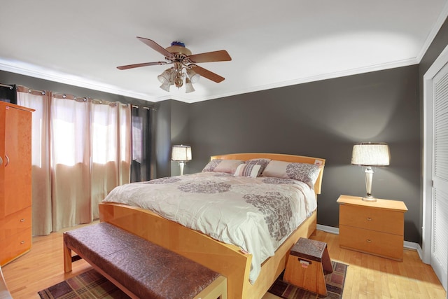 bedroom with crown molding, a ceiling fan, and light wood-style floors