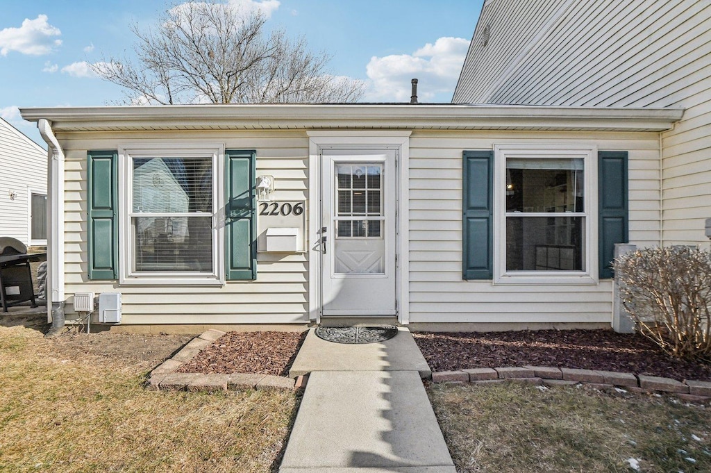 entrance to property with a yard