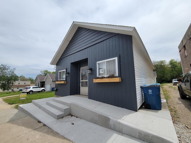 407 E Walnut St, Oglesby, IL 61348 - view of side of home