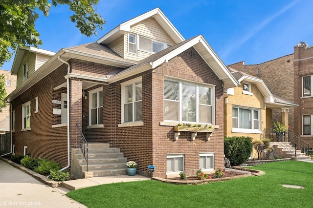 view of front facade with a front lawn