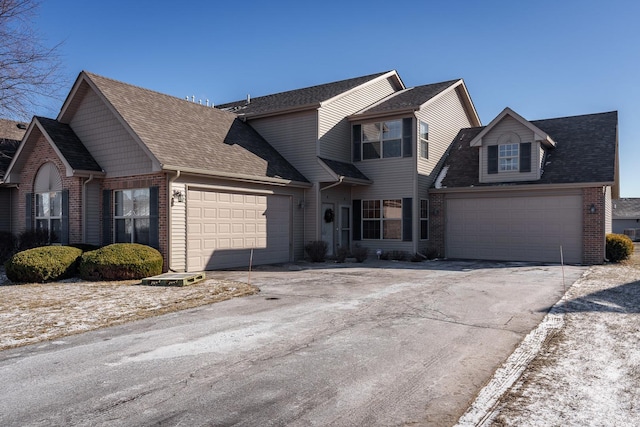 view of front property featuring a garage